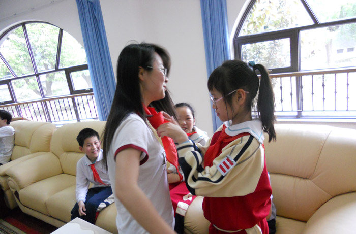 小学生为91porn
志愿者系红领巾