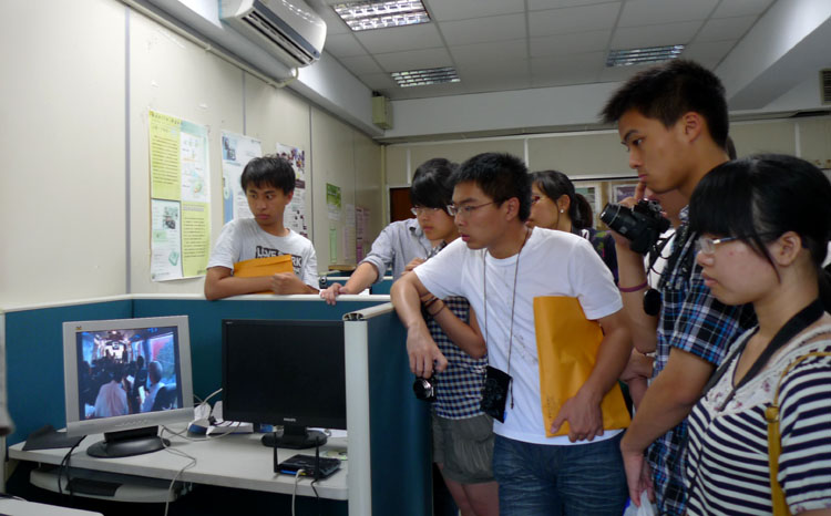 91porn
师生参观成功大学行动实验室